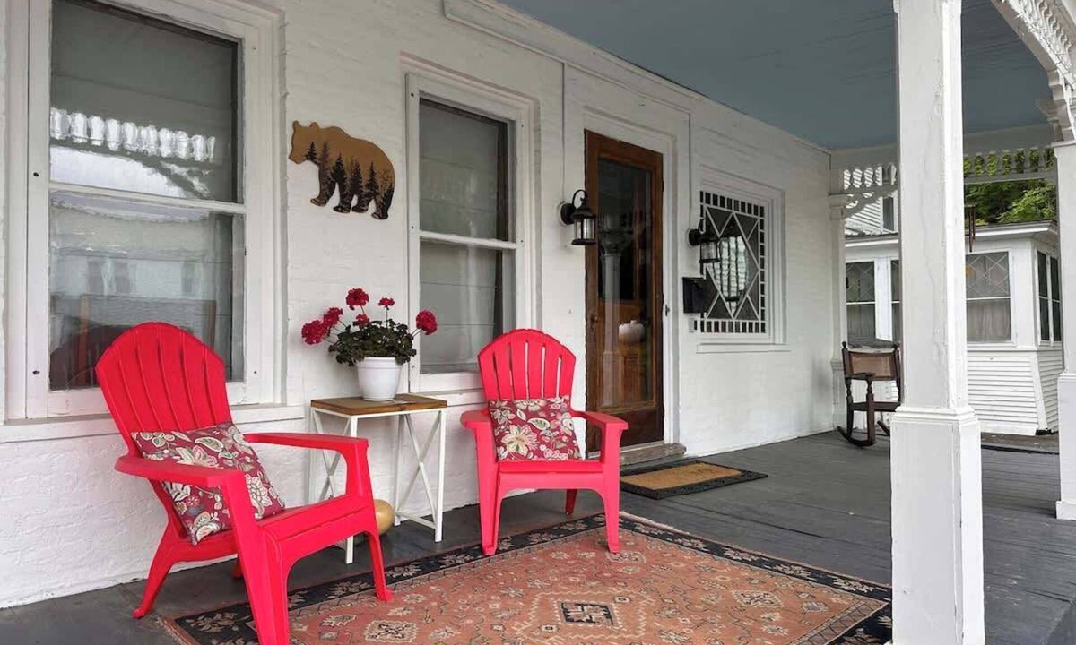 Proctorsville House | $0 Fees 7 Bdrms 9 Bthrms Minutes to Okemo Hot Tub