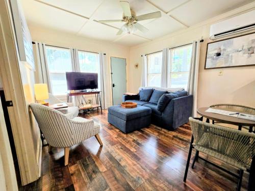 Mid America House | #05 - Lakefront Two Bedroom Cottage- Pet Friendly