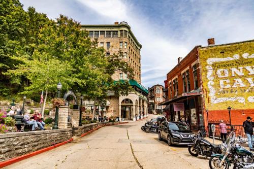Eureka Springs Historic District Hotel | 1905 Basin Park Hotel