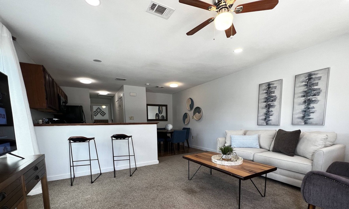 Powderly Apartment | 1BR/1BA Apt 5 min from Paris, Pat Mayse Lake and 10 min to Choctaw Casino