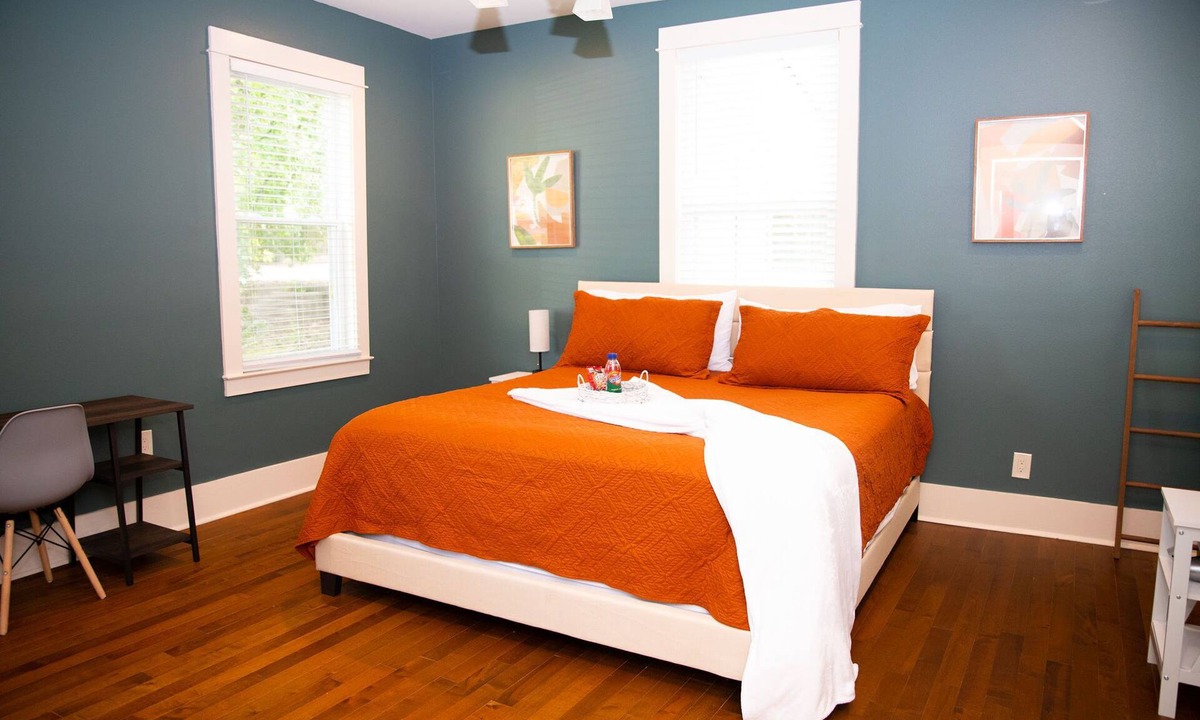 Downtown Little Rock House | 2 King, 4 Queen, Family Trip/Kids Friendly & Safe