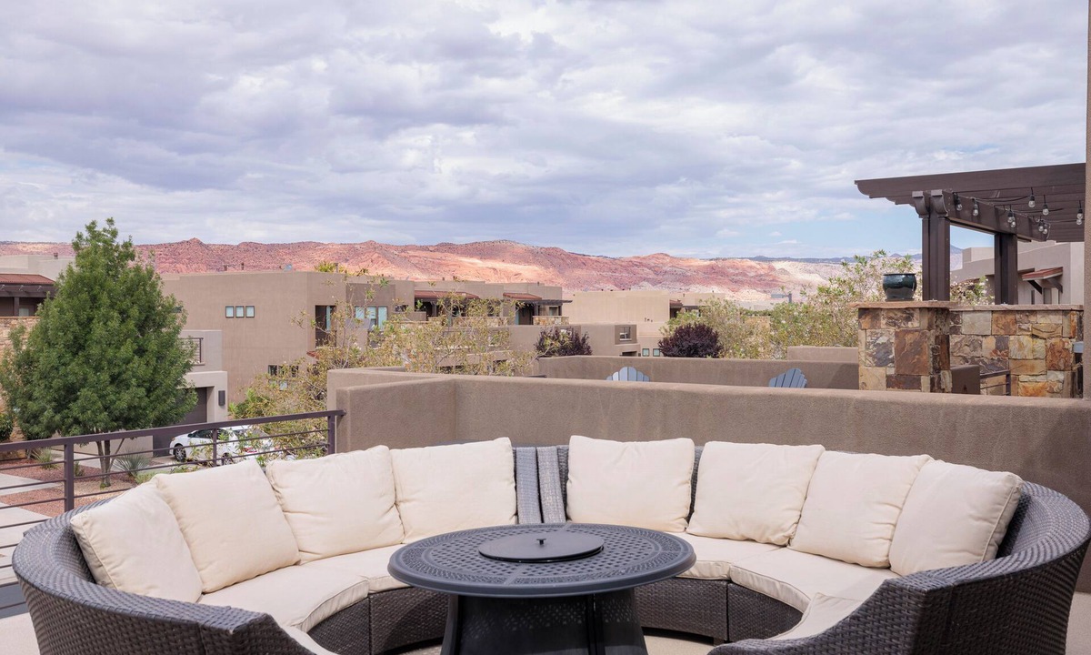 St. George Villa | 2 King En Suites - Spacious 4BR w/Rooftop Patio