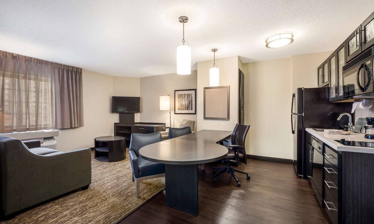Morris Plains Hotel | 2 Spacious Suites w/Laundry and Full Kitchen and Near NYC Access