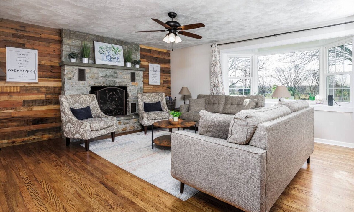 Gordonville Apartment | 20 min to Sight& Sound*game room*patio*hot tub