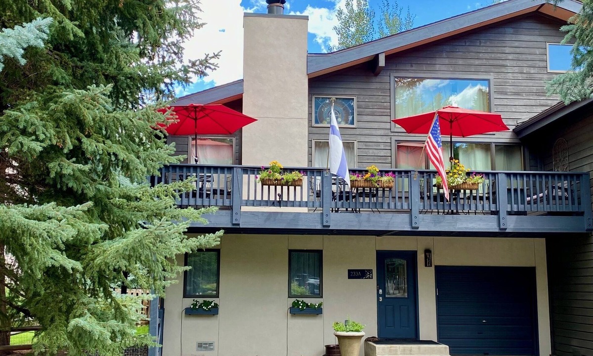 Eagle-Vail House | 260+ 10★ Reviews! Between Vail & Beaver Creek Hot Tub/Fire Table/Ski/Hike/Golf