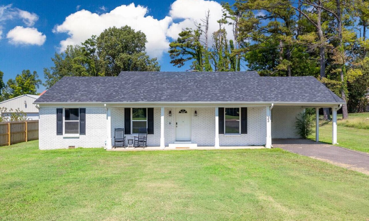 Covington House | 3-BR Retreat, Hot Tub, EV, close to Blue Oval City