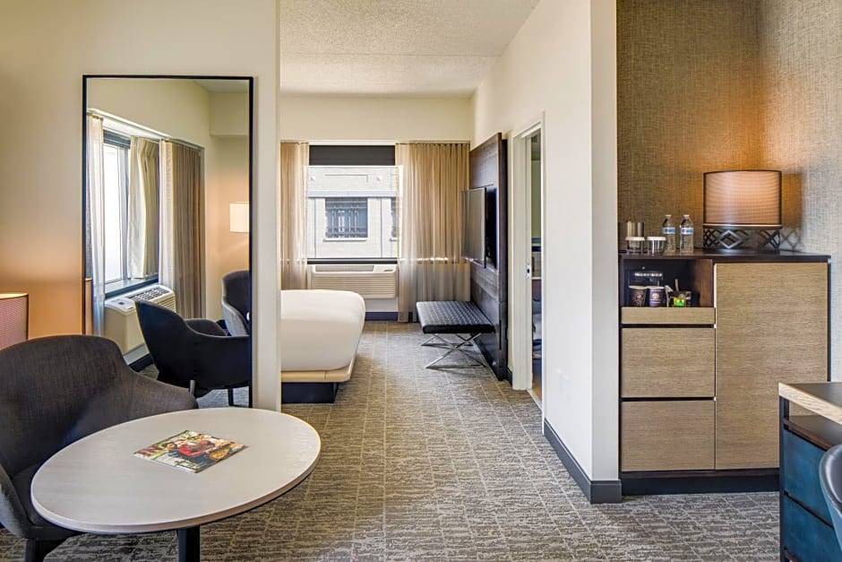 Hudson Exchange Hotel | 3-Star Hotel ∙ DoubleTree by Hilton Hotel & Suites Jersey City