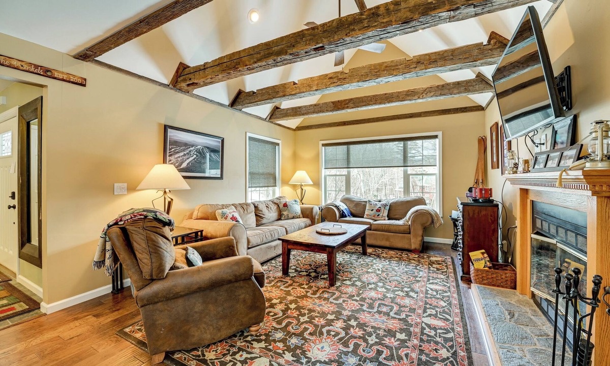 West Dover House | 5 Mi to Mt Snow: West Dover Getaway w/Hot Tub