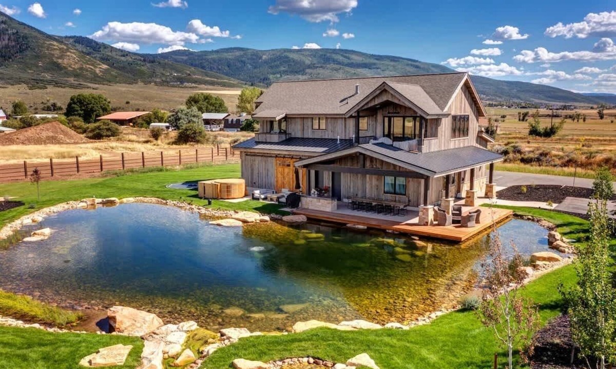 Kamas House | Abode at Journey's End, hot tub, fire pit, lake access, estate