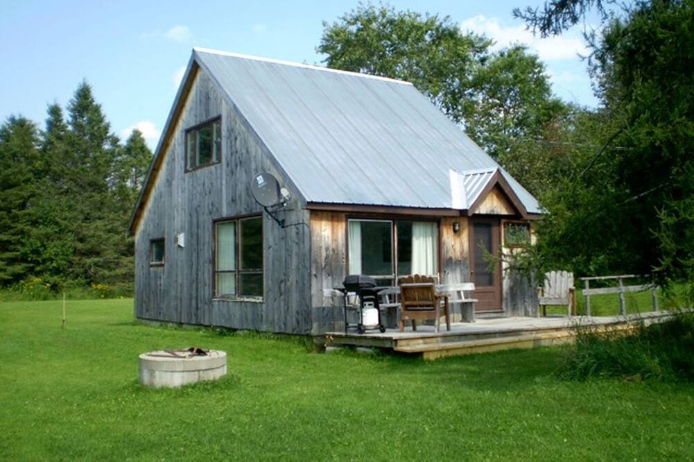 Craftsbury Village Cabin | All Season Pet-Friendly Cabin Rental with Full Kitchen in the Northeast Kingdom of Vermont