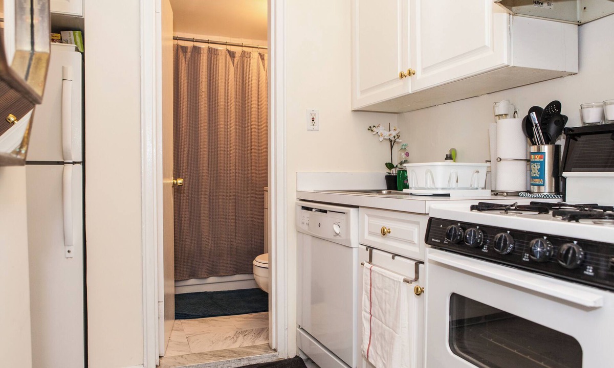 Midtown West Apartment | Artist Modern 2 Bedroom Time Square/Central Park Apartment