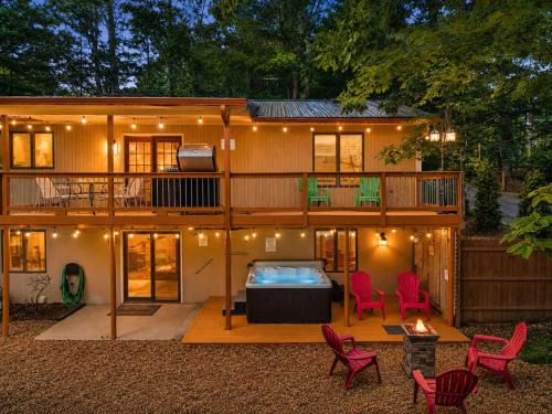 Royal Pines House | Asheville's Ultimate Retreat with Hot Tub Ping Pong Table Pool Table Lots to do Family Friendly