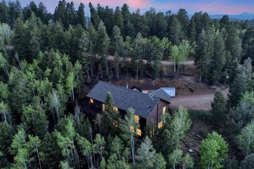Rainbow Valley House | Aspen Grove Lodge