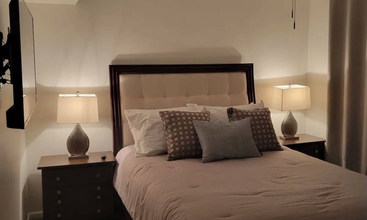 Fairpark House | Basement. Great Location. 1 min away from the freeway. 5 mins from the downtown