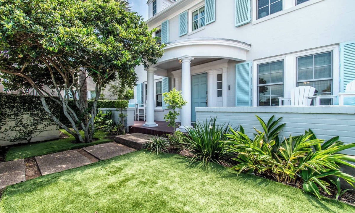 Del Mar House | Bayfront Breeze on Ocean Drive Sleeps 15
