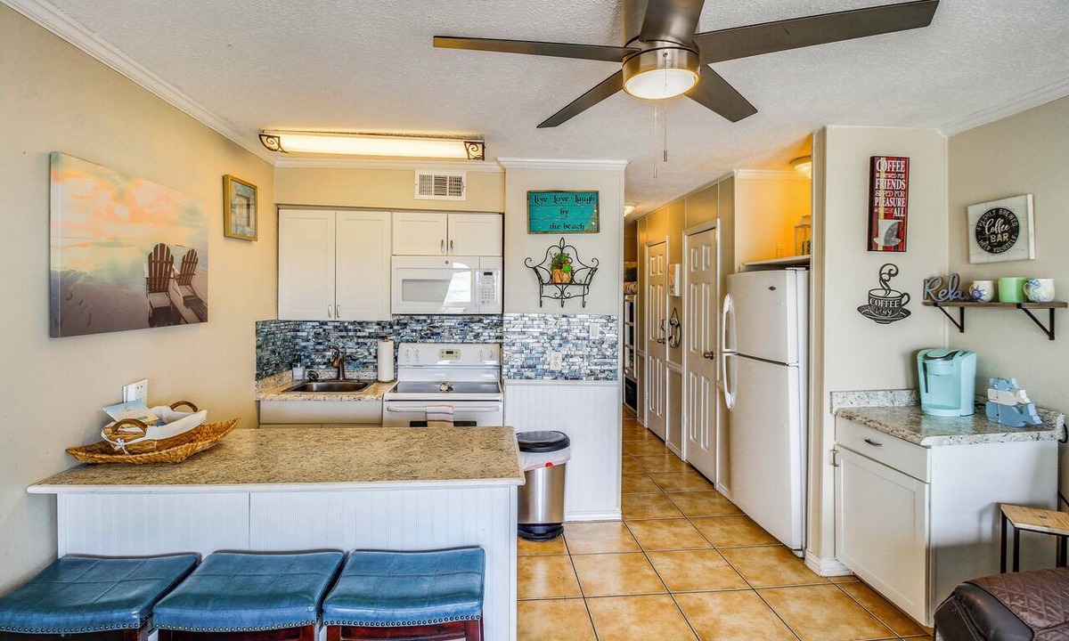 North Beach Condo | Beach View Balcony! Corpus Christi Condo w/Pool