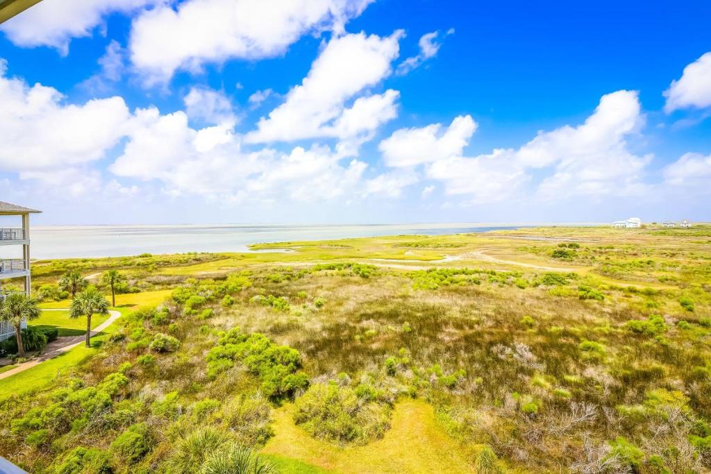 Red Fish Cove Apartment | Beautiful two-bedroom with bay views in the lovely Pointe West Resort