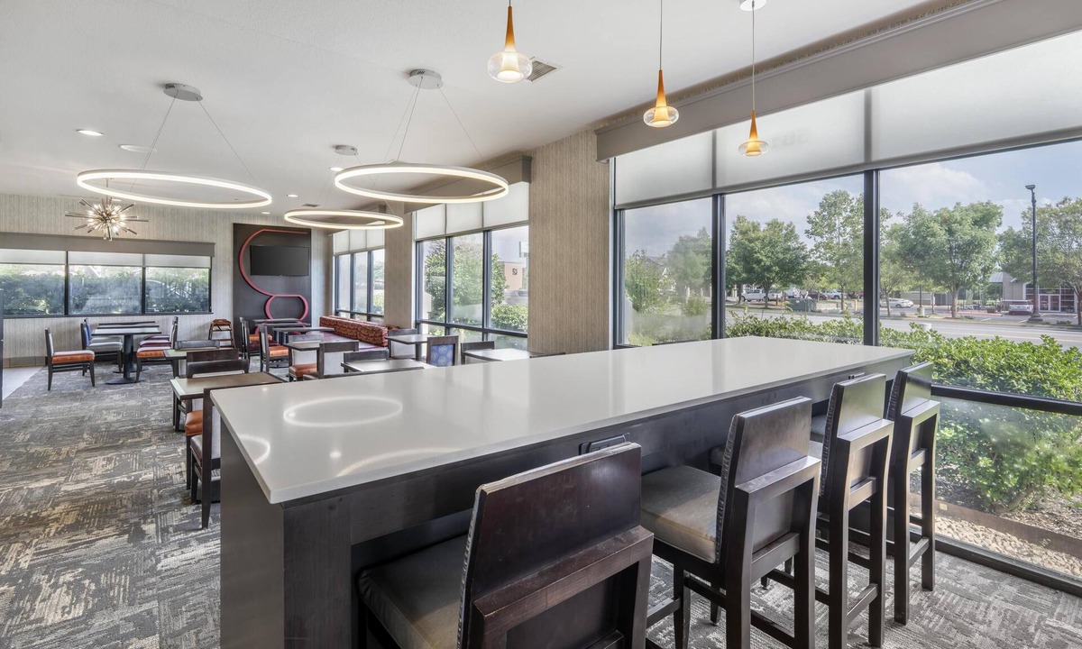 Bentonville Hotel | Best Western Plus Castlerock Inn & Suites