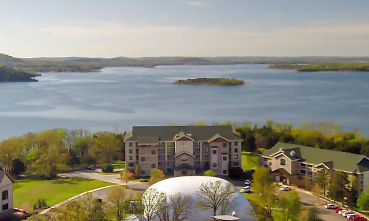 Big Cedars Ski Chalet | BLOCK Paradise Point 3br