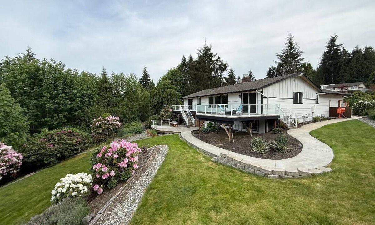 Silver Lake House | Breathtaking mountain & Sunrise views with AC in charming Everett