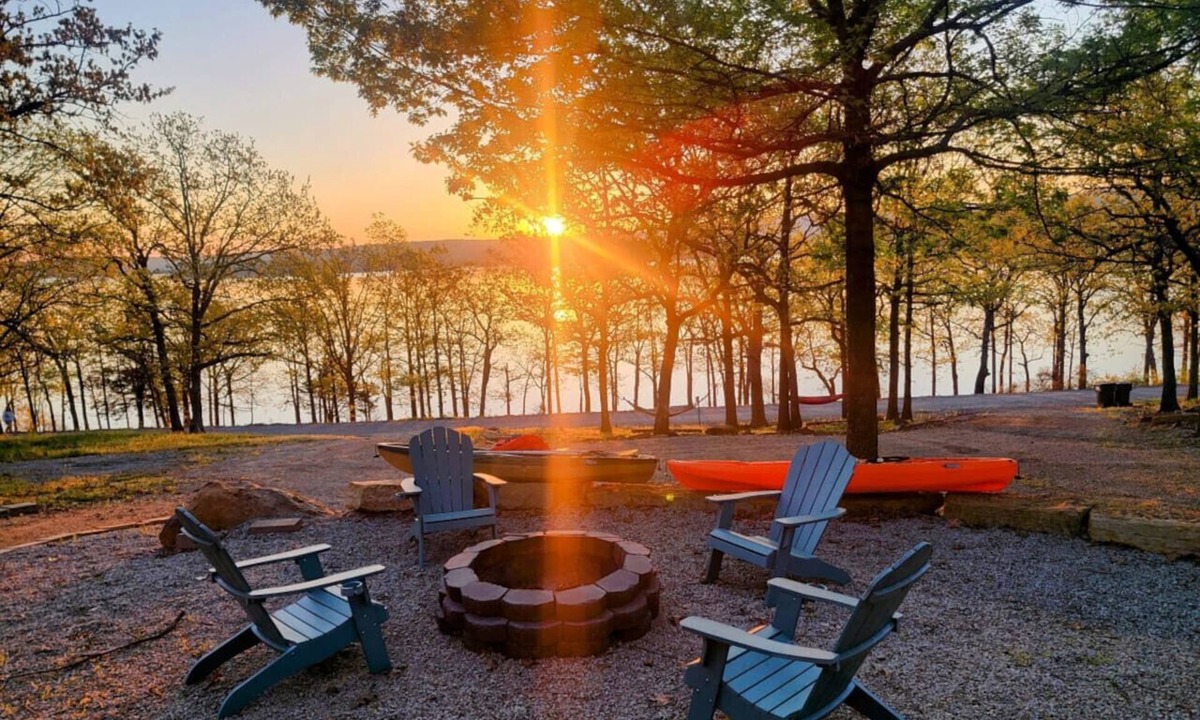 Blocker House | Bristow Blue- Lakefront with boat ramp access, dog friendly!