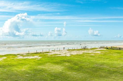 Port Bolivar House | Cabin by the Sea