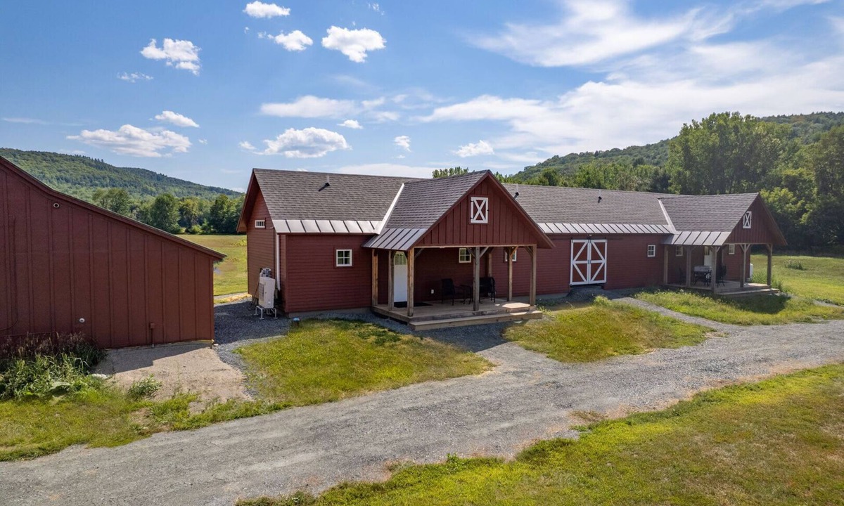 Quechee House | Carriage House Barn with Sweeping Farm Views