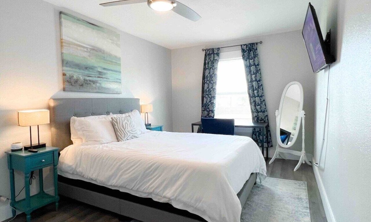 Central City Apartment | Central 1BDR+RemoteWork+Extended Stay+Pets OK