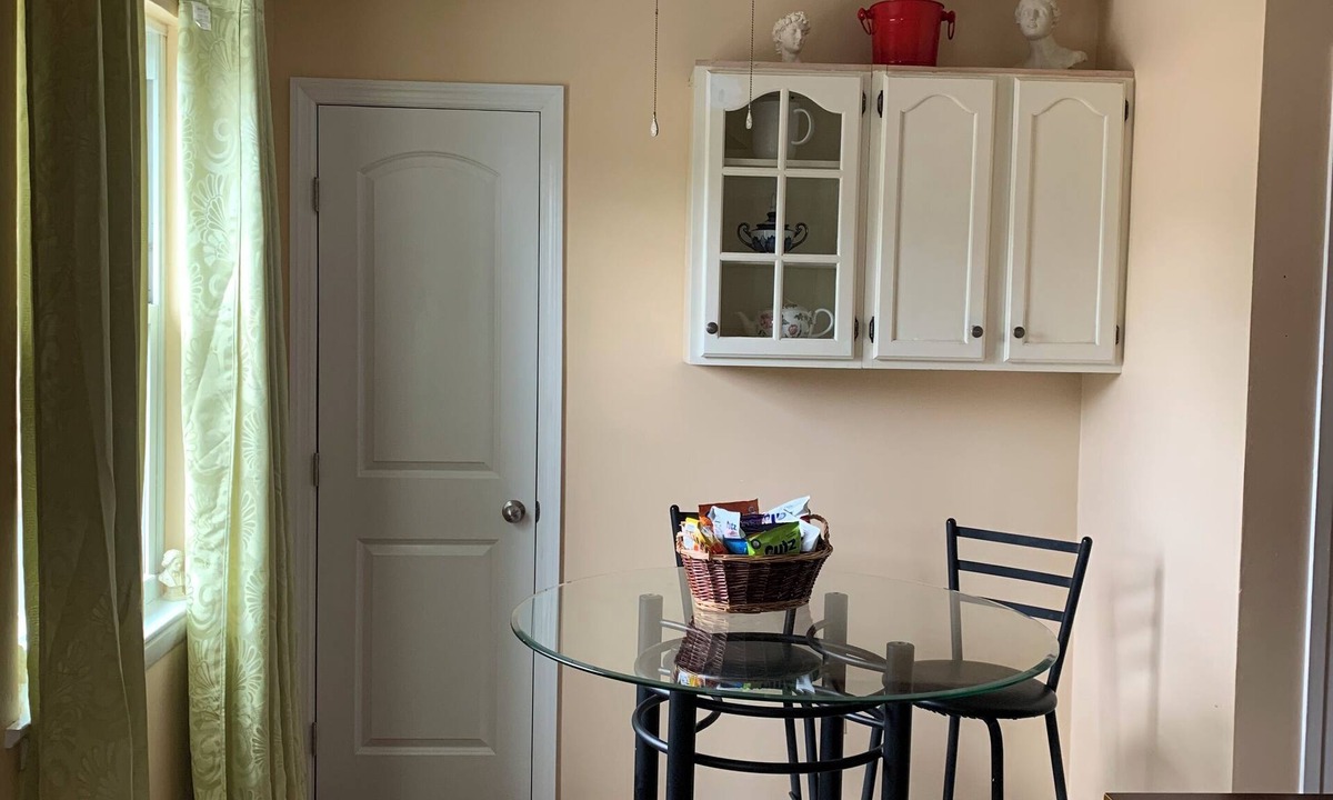 Edison Apartment | Charming 1-bedroom apartment with WiFi, AC in lovely Edison