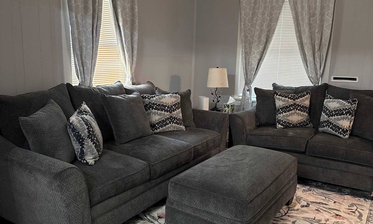 Liberty House | Charming 2BR Home | Laundry | Free Parking | KC