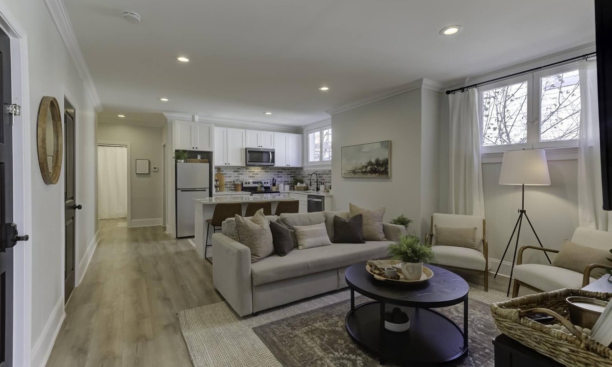 New Pathways Apartment | Chic 2BR Midtown Retreat: Your Gateway to Memphis Magic!