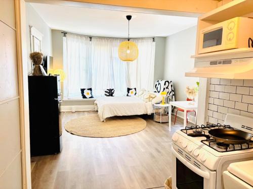 Midtown Apartment | Chic & Cozy Studio Retreat