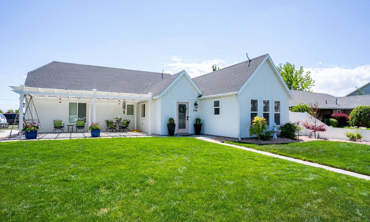 Lehi House | Clean and Quaint Getaway