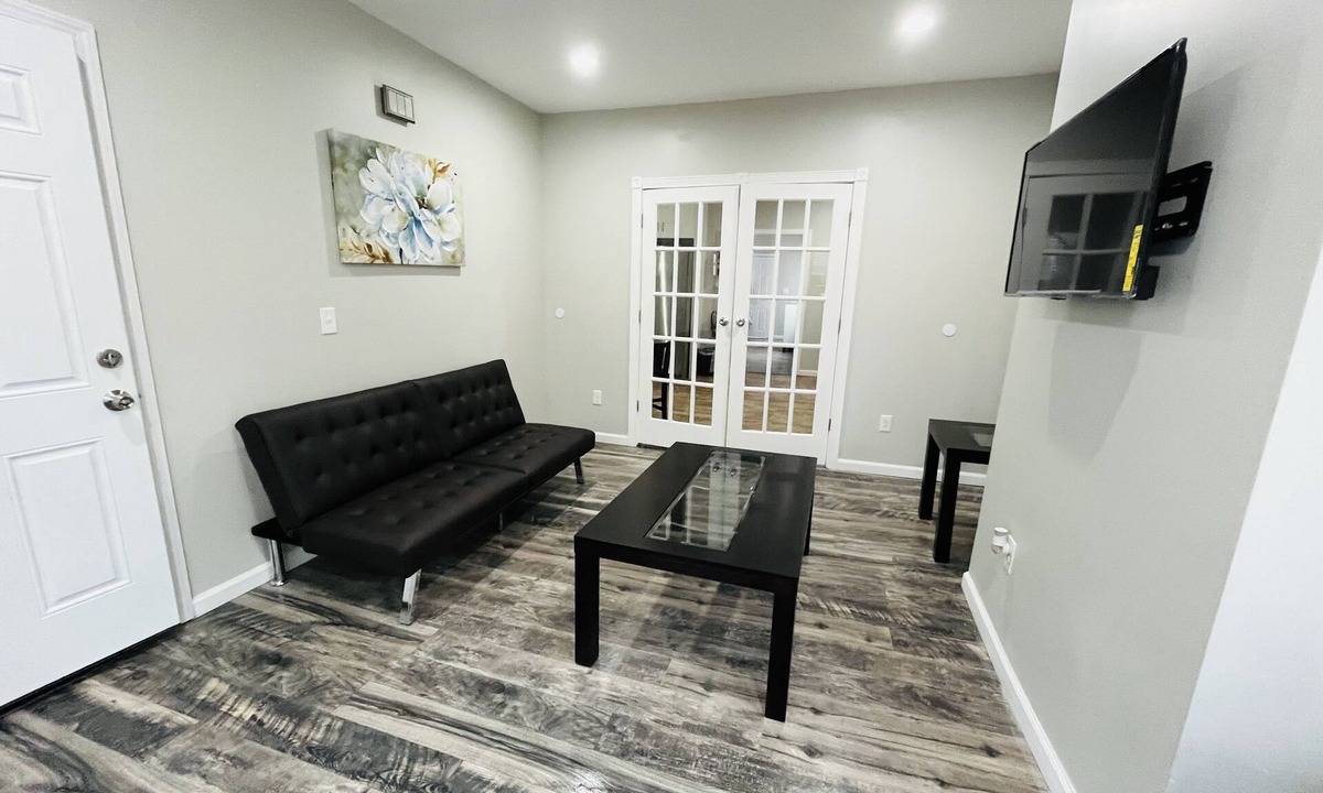 Irvington Apartment | Comfortable Clean Apartment close to all major highways, food and entertainment