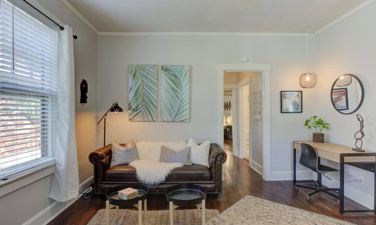 Cooper-Young Historic District House | Cox A · Memorable Nomad Haven! Walk to Cooper Young`s Best