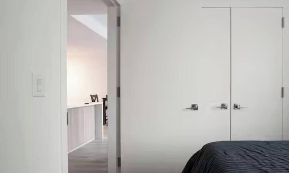 Greenpoint Apartment | Cozy 1-bedroom @ luxury waterfront tower in Greenpoint right across of Manhattan