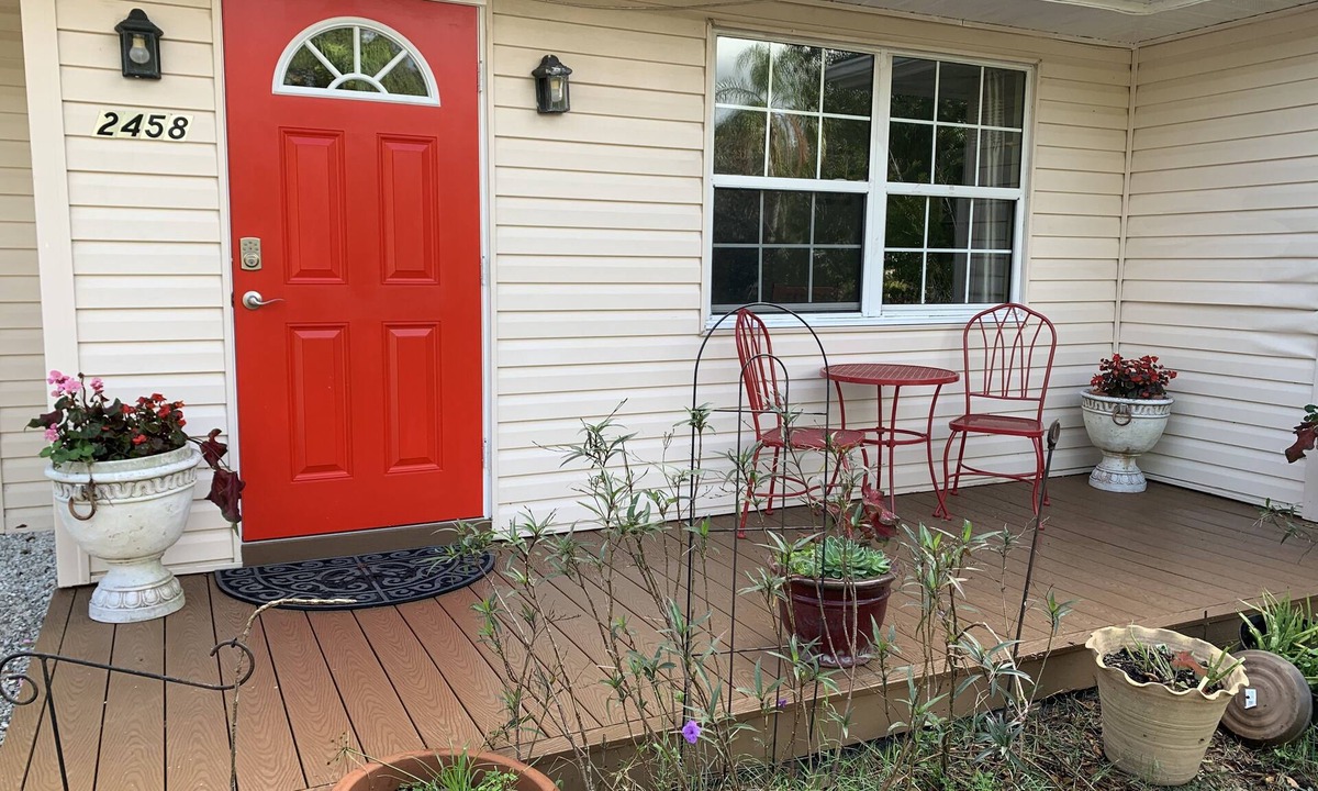 Arlington Park Cottage | Cozy 2 Bed, 1 Bath cottage close to Downtown Sarasota and the Beaches