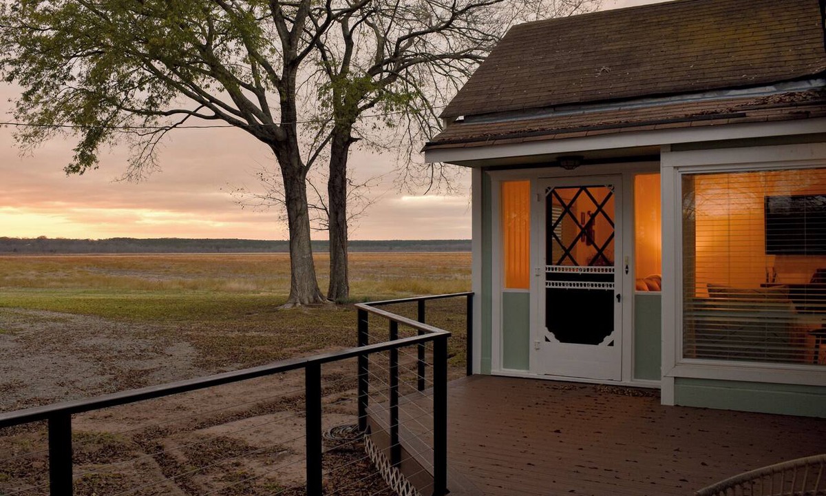 McLeod Cottage | Cozy 2 Bedroom Cottage in serene Hosston