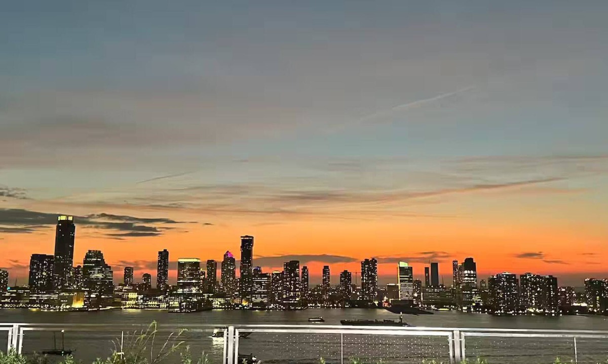 Union City Apartment | Cozy 2BD Basement Haven in the Big Apple…