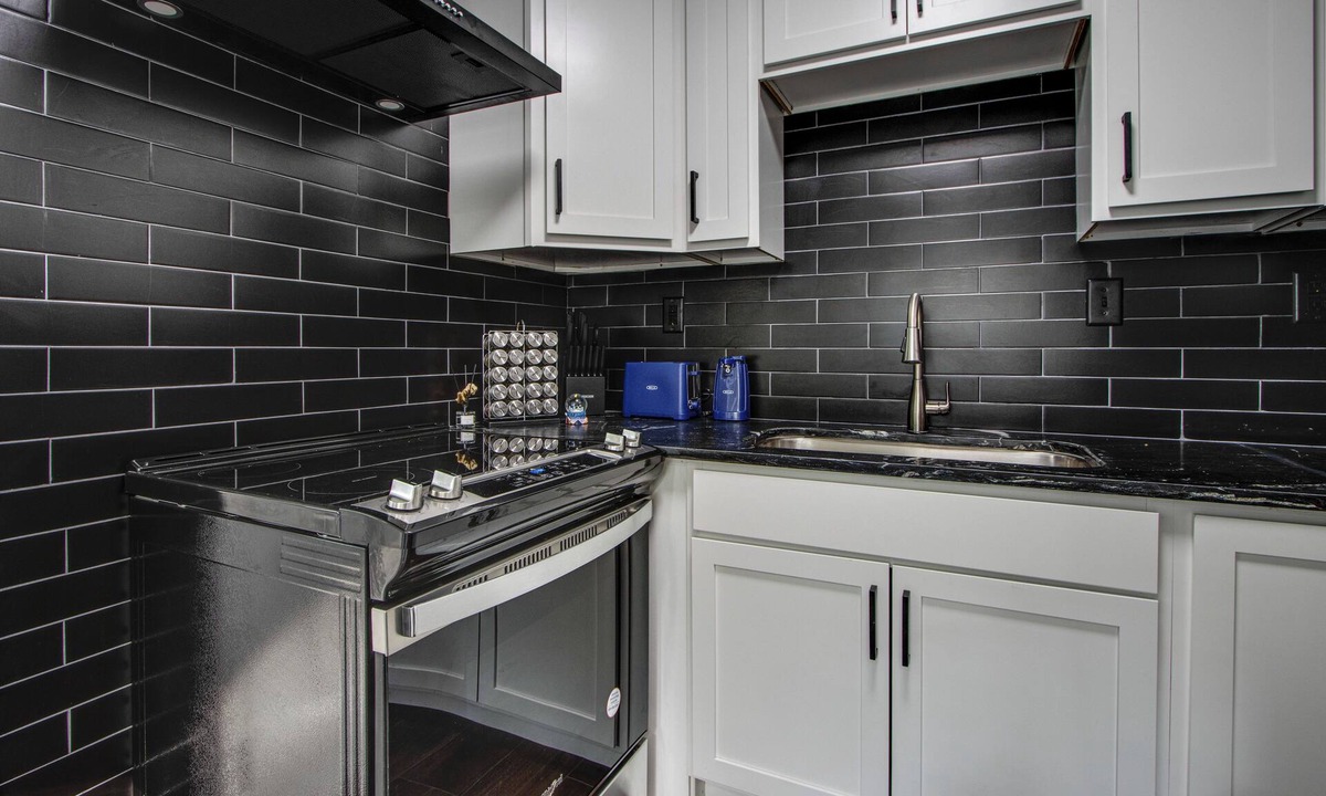 Memphis House | Cozy 2BR Retreat -Quick Drive to Downtown Memphis
