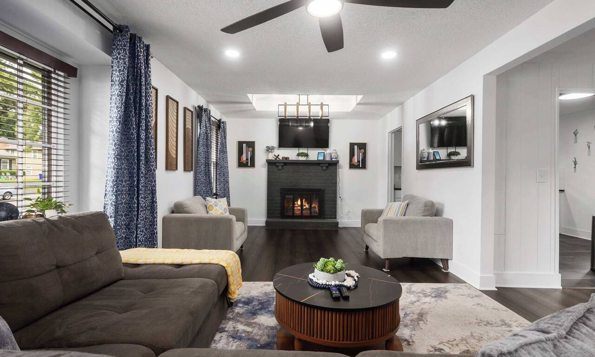 Lenexa House | Cozy Home + KingBeds| Fenced Yard