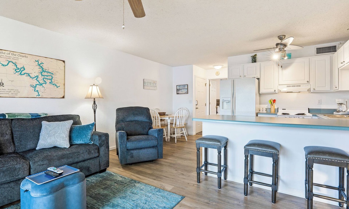 Lake of the Ozarks Condo | Cozy Lakefront Condo w/Pool & Private Patio