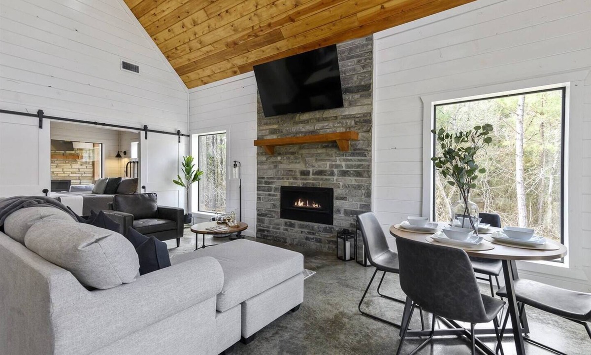 Pickens Cabin | Cozy serene couples cabin w Hot Tub/great location