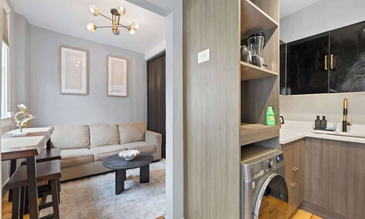 The Heights Apartment | Cozy Studio Getaway | Near NYC/NJ, MetLife & PATH