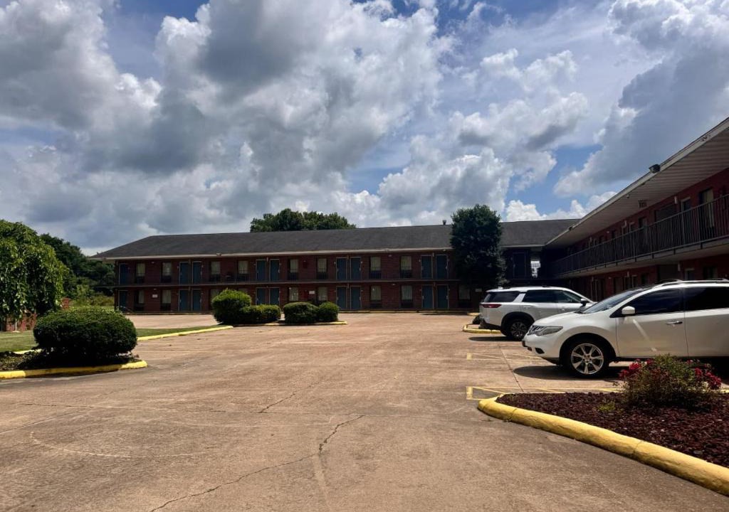 West Helena Hotel | Delta Inn West Helena US 49 AR