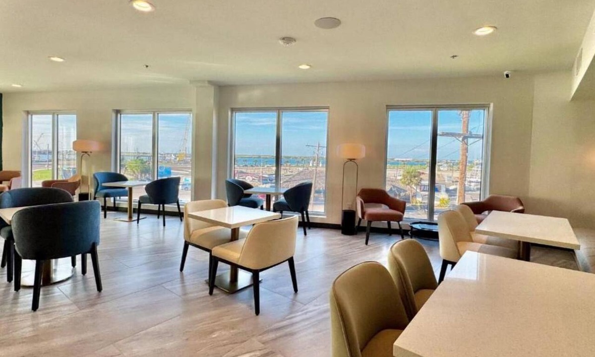 Port Aransas Apartment | Deluxe Two Queen Room