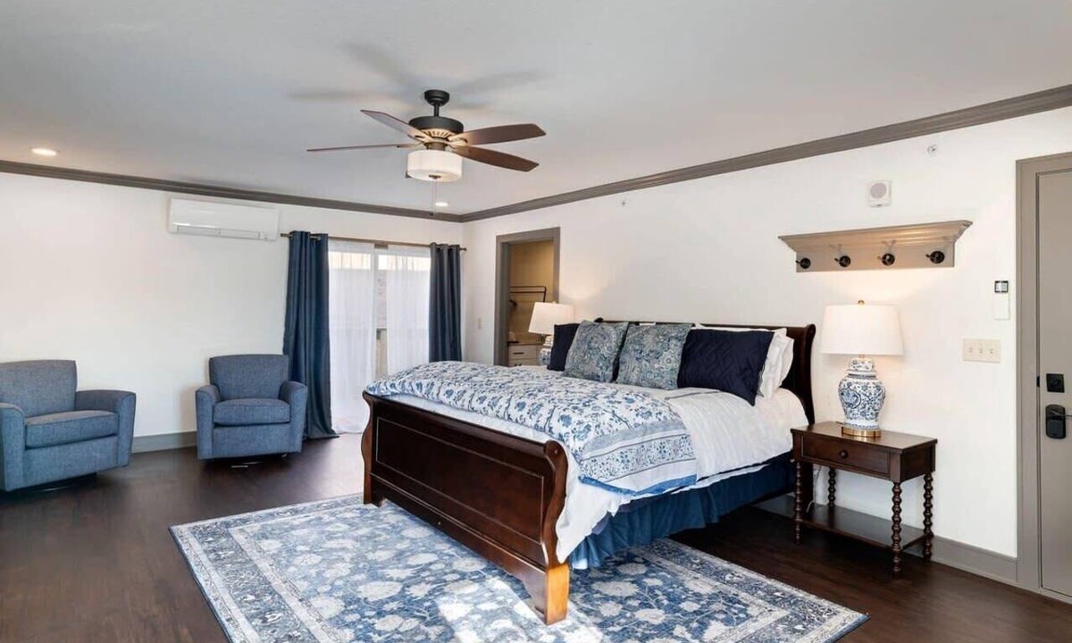 Parkville Apartment | Downton Parkville King Bed Walkable Balcony Shops