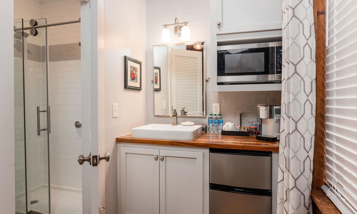 Starkville Apartment | Downtown/Central Station Area Game Day Studio