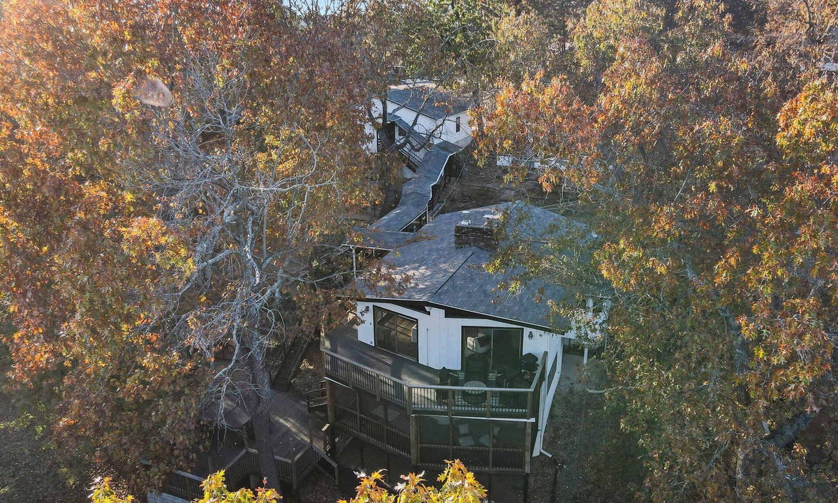 Beaver Shores House | Dragonfly Landing on Beaver Lake, w/hot tub