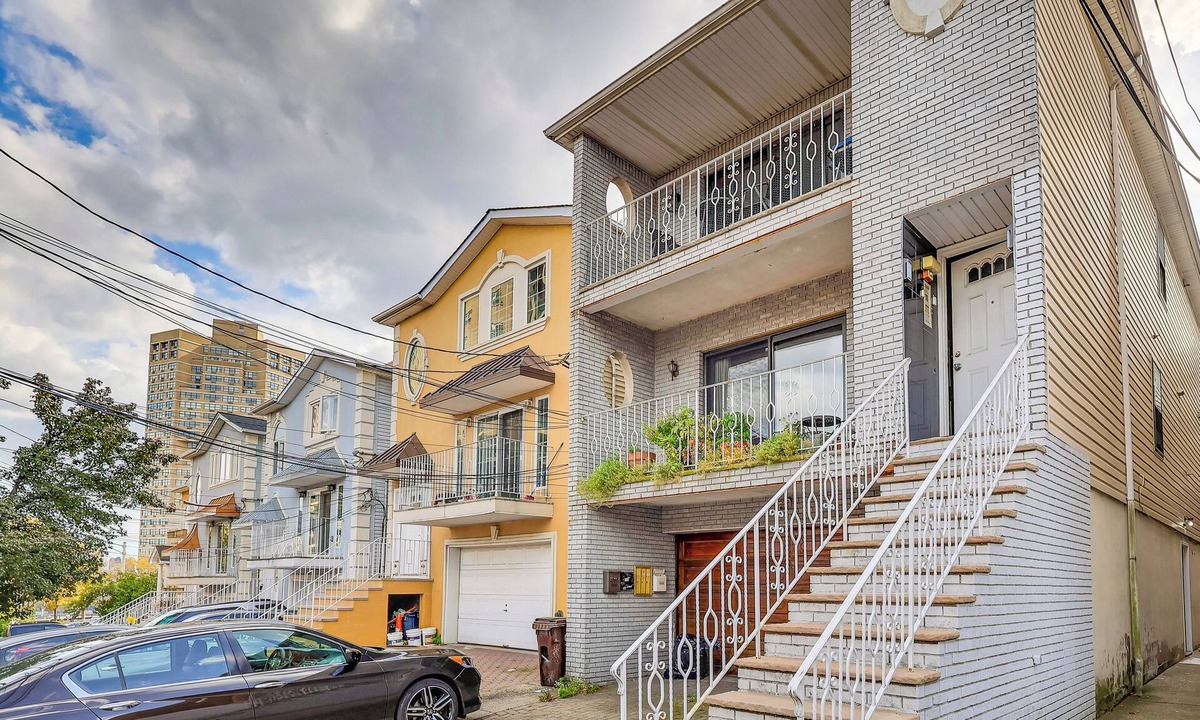 Guttenberg House | Easy NYC Commute: Getaway Near MetLife Stadium!